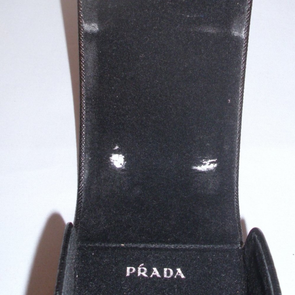 Prada - Picture 4 of 6